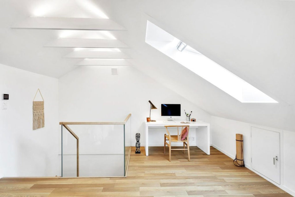 Designtrapp i eik med trinn ut av vegg fra Nytrapp